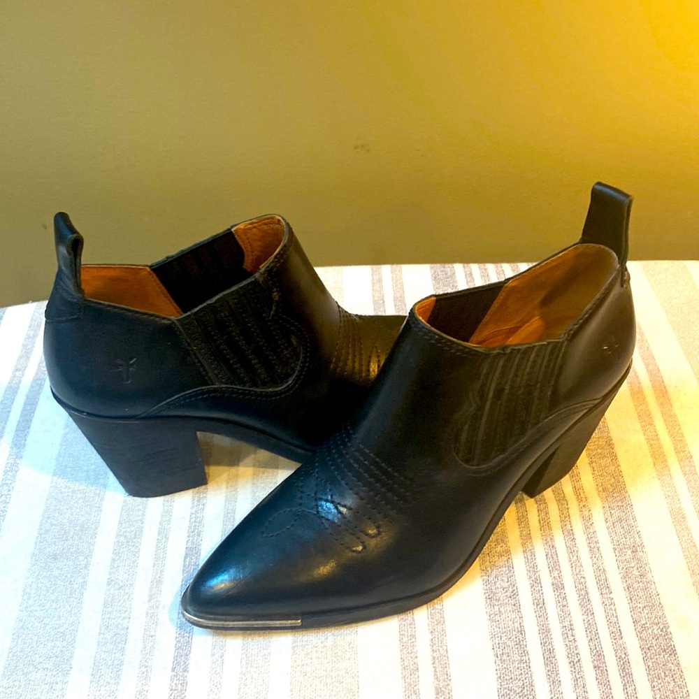 🌞 FRYE Fay Shooties black leather ankle boots size 8.5